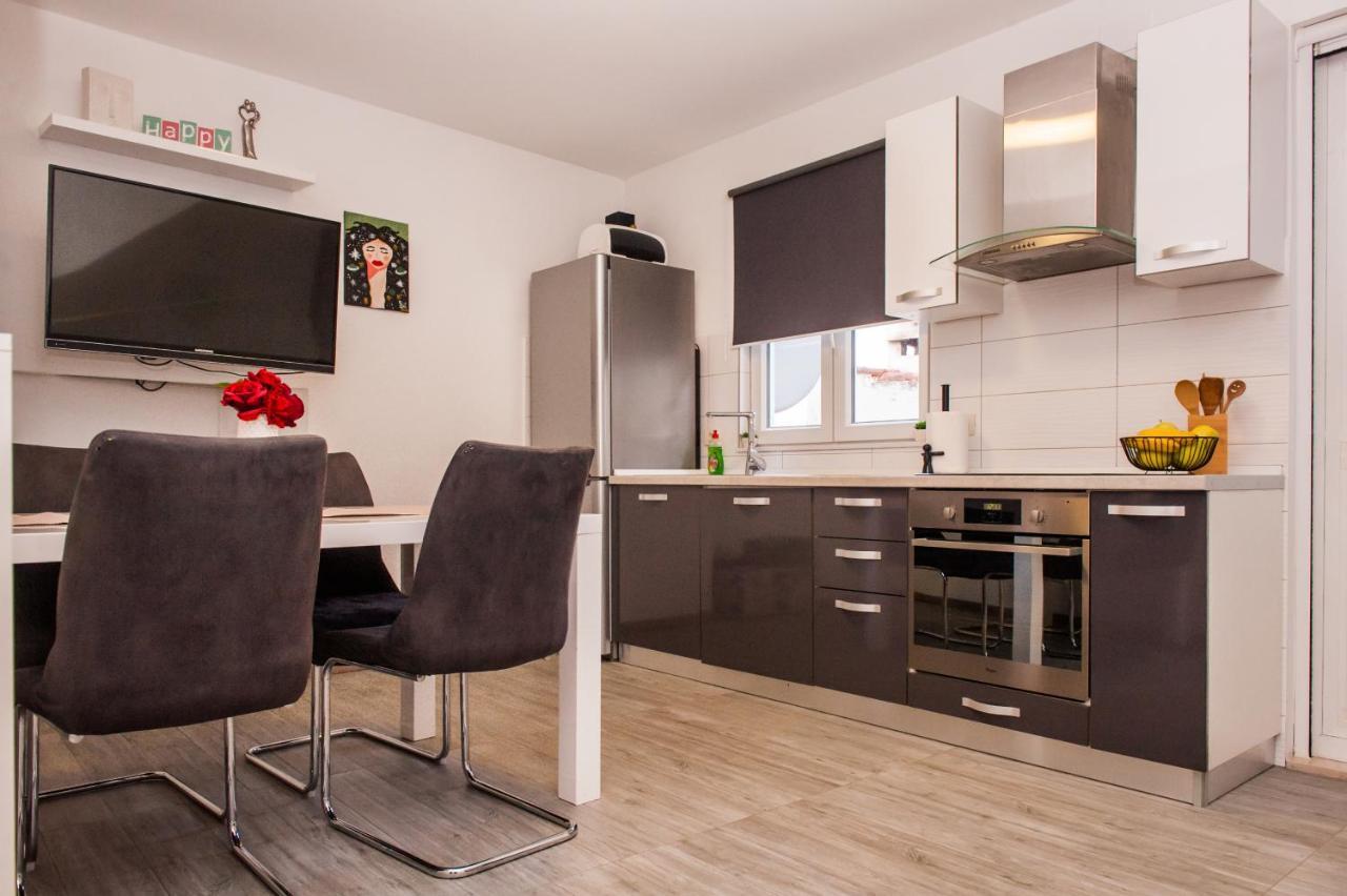 Miki - City Center Apartment With Large Balcony Сплит Екстериор снимка